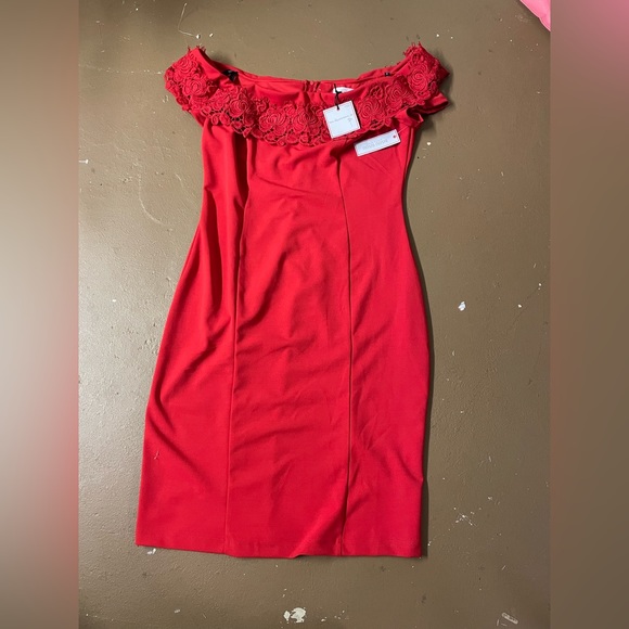 Bisou Bisou Dresses & Skirts - NWT Bisou Bisou red off the shoulder dress has ruffle with embroidery size 16